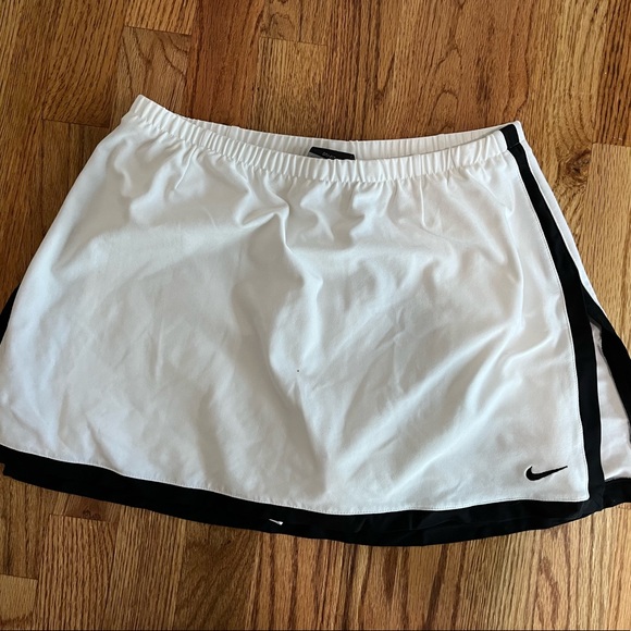 Nike Pants - Nike women’s white tennis skirt, size medium